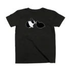 黒白部のダッチうさぎ(座)とオオバン Regular Fit T-Shirtの裏面