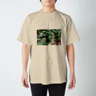 DesignShop_Sの茂みの中の子ウサギ Regular Fit T-Shirt