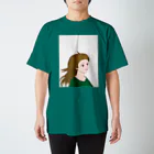 らくがき屋の吹かれる少女(深緑) Regular Fit T-Shirt