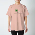 あかえほ & ちびそざいの四つ葉のクローバーとアリさん【あかえほ公式】 Regular Fit T-Shirt