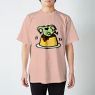 ただとま屋の陽気なカエルとプリン Regular Fit T-Shirt