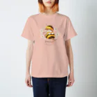 カワウソとフルーツのBaby Otters Honey（文字茶色） Regular Fit T-Shirt