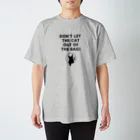 LAZY-LAZY 【公式】のDon’t let the cat out of the bag! Regular Fit T-Shirt