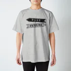 nori's monochroの道標・過去か未来か Regular Fit T-Shirt