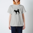もけけ工房 SUZURI店の黒い犬と棒 Regular Fit T-Shirt