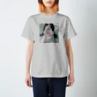 AI_ARTの窓際の少女 Regular Fit T-Shirt