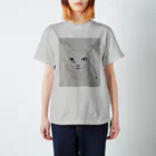 鸚哥ノ館のnohatenowar猫 スタンダードTシャツ