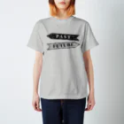 nori's monochroの道標・過去か未来か Regular Fit T-Shirt