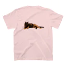 水彩屋のサビ猫で虎柄 Regular Fit T-Shirtの裏面