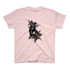 oyuri-sanのモノクロのユリ Regular Fit T-Shirt