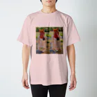 馬と桃の優しい馬 Regular Fit T-Shirt