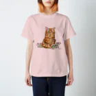 もけけ工房 SUZURI店のすももとミニバラ Regular Fit T-Shirt