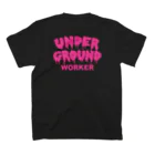 地下労働者GOODSストアのピンク地下労働者ロゴTシャツ2022 Regular Fit T-Shirtの裏面