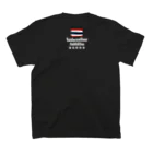NO MUAY THAI NO LIFE🇹🇭ノームエタイノーライフ🥊のノームエタイノーライフ (後ろタイ国旗とタイ語)白文字 Regular Fit T-Shirtの裏面