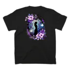 Mellow-Skyの紫の花と影 Regular Fit T-Shirtの裏面