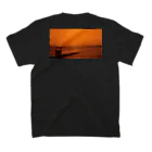 FahrenheitのBeach on the back orange  スタンダードTシャツの裏面