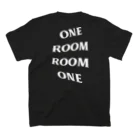 ツイッターインベストメントアパレル事業部のOne Room(white） Regular Fit T-Shirtの裏面