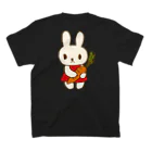 risaki-kの人参を持ったウサギ(レインボー) スタンダードTシャツの裏面