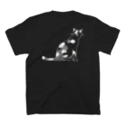 mi. （エムアイドット）の猫（後ろ姿）ホワイト スタンダードTシャツの裏面