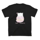 ココラハウスのまかろんとねこ Regular Fit T-Shirtの裏面