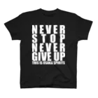 サッカーショップ蹴球堂の【OTONA REAL】NEVER STOP NEVER GIVE UP Tシャツ（OSAKA SPIRITS Ver.） Regular Fit T-Shirt