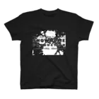 SNOWDOME PRODUCTIONのSNOWDOME PRODUCTION 2022 スタンダードTシャツ(黒フロントロゴ) Regular Fit T-Shirt