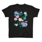 いろはにゃんこ堂のグラデーションの花と短い足の猫さん スタンダードTシャツ