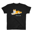 Shiba Inu Streetの水色の首輪をつけてゆったり座る柴犬のドット絵 Regular Fit T-Shirt