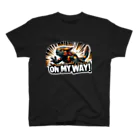 Baby_of_Gorillaのファイヤーサラマンダー”On My Way !” スタンダードTシャツ