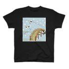 Musashi和柄Shop 【Japanese pattern】の鶴と雪Tシャツ Regular Fit T-Shirt