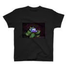 tazzberry.japanの雨の紫陽花2 Regular Fit T-Shirt