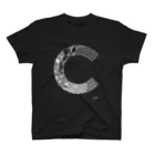 Graphic Design +αのゴシックのC Regular Fit T-Shirt