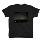 ふぃろのHW&Fと月の浮かぶ夜景写真 スタンダードTシャツ