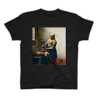 art-standard（アートスタンダード）のヨハネス フェルメール（Johannes Vermeer） / 牛乳を注ぐ女(The Milkmaid) 1660 Regular Fit T-Shirt