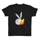 しらきのおみせ【SUZURI店】のFire Rabbit （calligram） Regular Fit T-Shirt