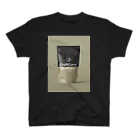 CRAFT CURRY BROTHERS 公式グッズのCCB BLACK T-shirt（背面QRあり） Regular Fit T-Shirt