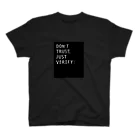 クリプト草グッツ専門店のDON'T TRUST JUST VERIFY (Black) スタンダードTシャツ