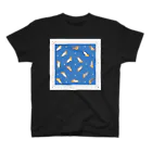 サトウノリコ*のピスピスゆーて寝るネコたち【青】 スタンダードTシャツ