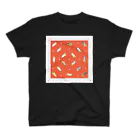 サトウノリコ*のピスピスゆーて寝るネコたち【赤】 スタンダードTシャツ