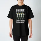 ShineのLIGHT IN THE DARKNESS Regular Fit T-Shirt
