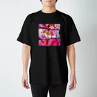 Hanamusubi001のP牡丹ボーダー柄。 Regular Fit T-Shirt