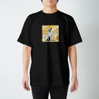 犬と字幕の人間の愚かさを嘆くラブラドール Regular Fit T-Shirt