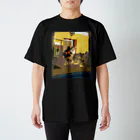 Yuhki | おばけのゆうき 公式オンラインショップ　【ちぎり絵・貼り絵のTシャツ・パーカー・スマホケース・バッグ・日用品・雑貨・文具・ドッグTシャツなど販売中】の地域猫の三毛猫みけちゃん(ちぎり絵) Regular Fit T-Shirt