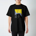 AKI*のイエロー×ブラック Regular Fit T-Shirt