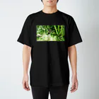 シロツメクサの雨の中のカエル🐸 Regular Fit T-Shirt