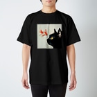 おちょぴの金魚と黒猫 Regular Fit T-Shirt