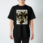 ytkスズリ店のShine darkness Regular Fit T-Shirt