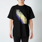 しゃりぱさんが何かしてるよの差す Regular Fit T-Shirt