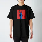 195(いちきゅーご)のピースにしがみつくアフロくん Regular Fit T-Shirt