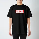 SIXISのSIXIS RED BOX LOGO. スタンダードTシャツ